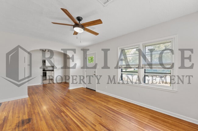 Building Photo - 653 Harding St