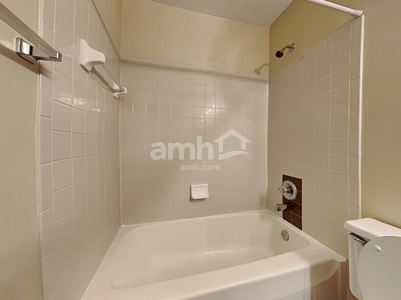 Building Photo - 6785 Upland Ct