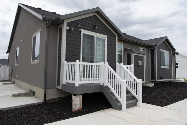 Building Photo - Modern Farmhouse Rambler – 7 Bed, 4 Bath –...