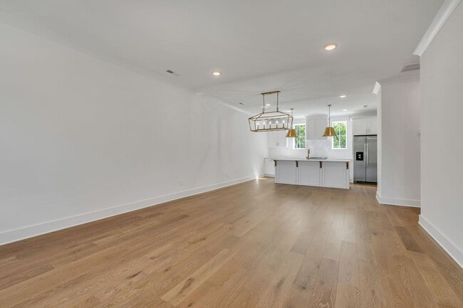 Building Photo - 2019 Maple Vw Ln