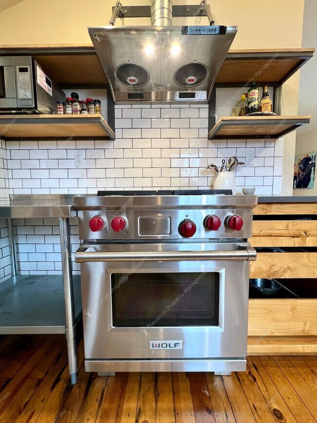 Building Photo - *Unfurnished* Charming, updated and walkable west side 3 BR + den/office