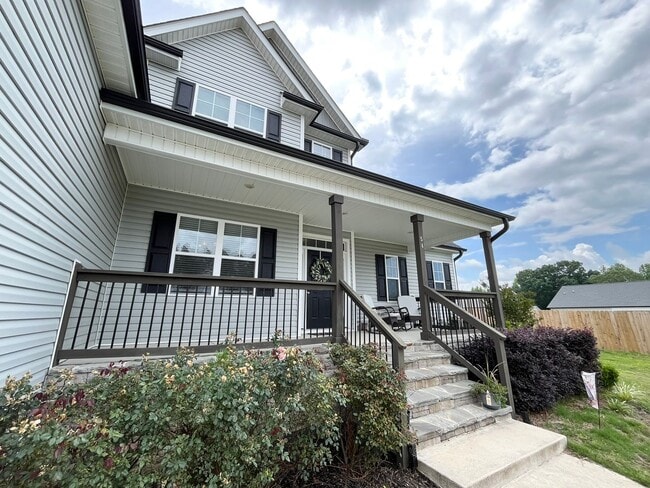 Building Photo - Private 3BD, 2.5BA Home with Modern Finishes, Back Deck and Large Yard, on a Nearly Half Acre Lot