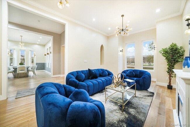 Building Photo - 260 W Main St