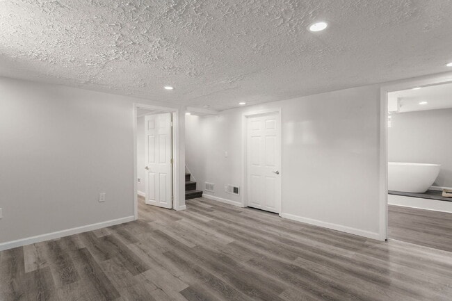 Building Photo - 724 Northwood Dr