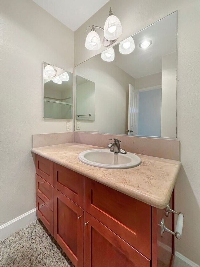 Building Photo - SD: Bright 2BD/2BA Ground-Floor Condo in La Jolla with Covered Patio, Pool & Reserved Parking