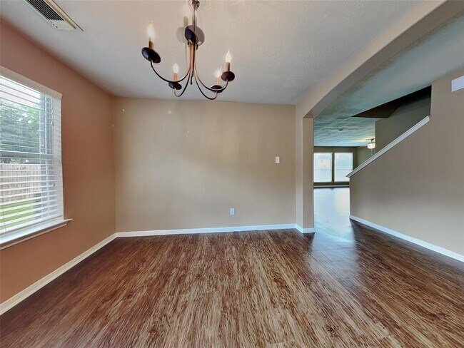 Building Photo - 6611 Dillon Dr