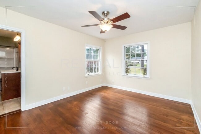 Building Photo - Charming Brick Ranch with Modern Comforts in Mobile!