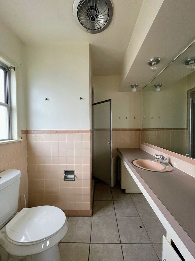 Building Photo - Texas-Style Charm and Comfort – 3-Bed, 2-B...