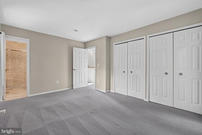 Building Photo - 6 Youngs Farm Ct