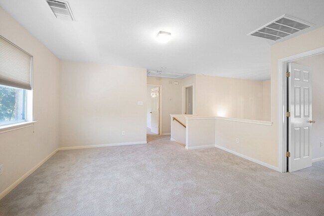 Building Photo - 1726 Rosenborough Ln S
