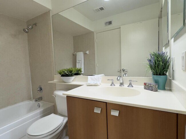 Building Photo - 1000 Crystal Way