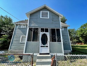 Building Photo - Amazing 4 bedroom / 1 bathroom home availa...