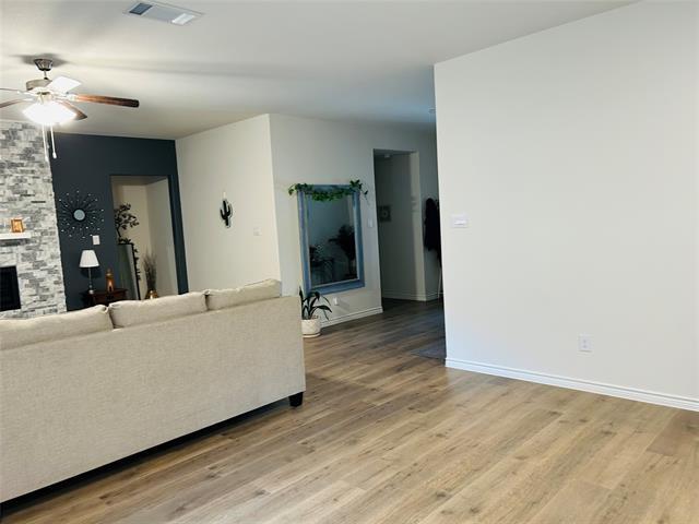 Building Photo - 8404 Radiant St