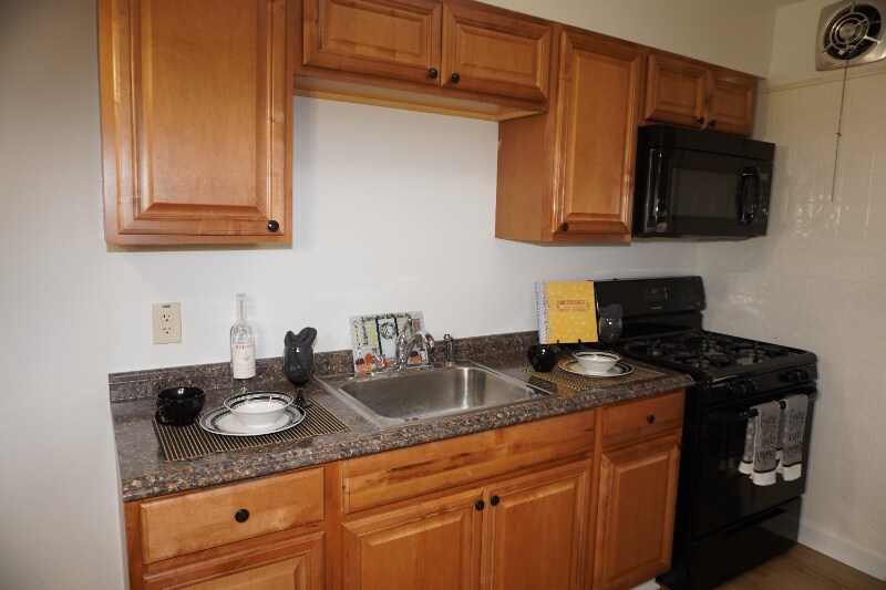 Building Photo - 137 Riverthorn Rd