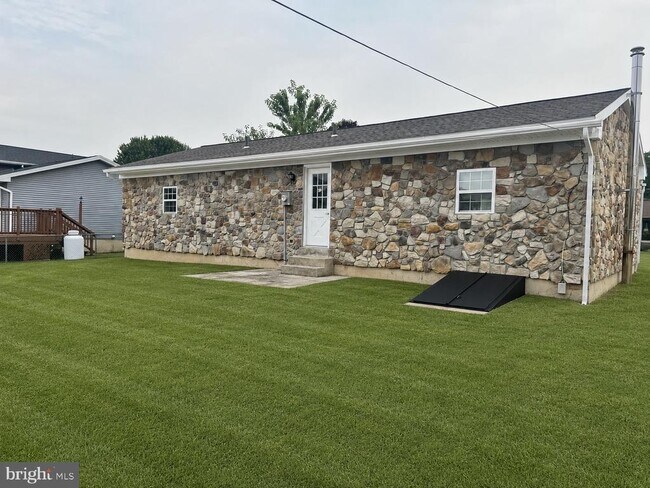 Building Photo - 226 Elwyn Ave