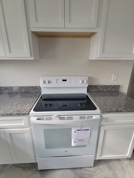 New self-clean applicances - 720 N Main Ave