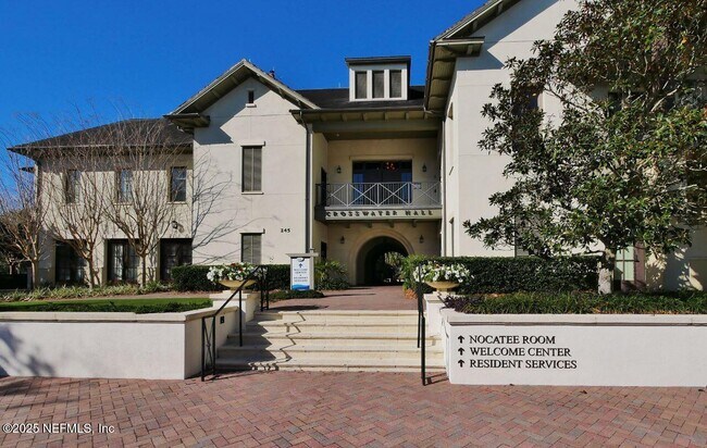 Building Photo - 135 Park Lake Dr