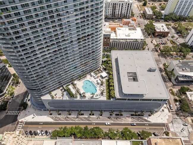 Building Photo - 400 Central Ave