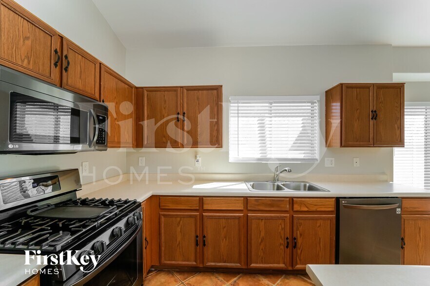 Building Photo - 5705 W Cortaro Crossing Dr