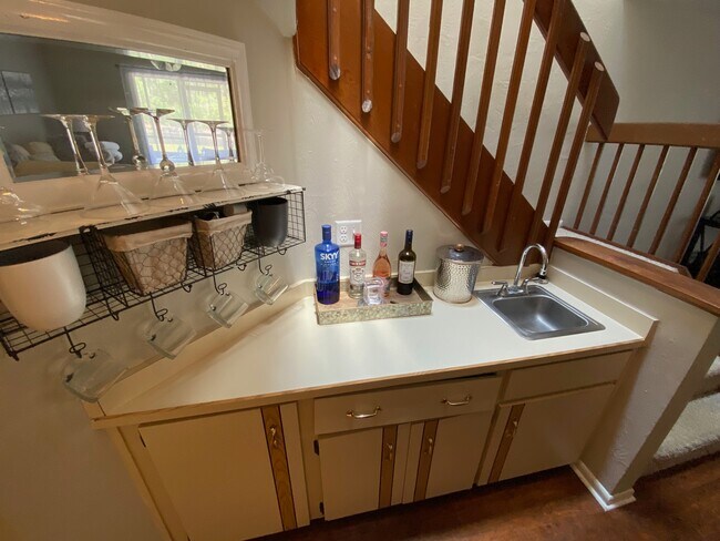 Building Photo - 251 Orange Grove Dr