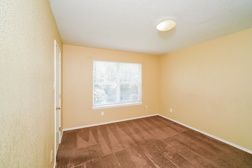 Building Photo - 8007 Heights Valley