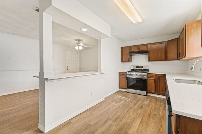Building Photo - Spacious Home in Pleasant Grove – Convenient Location Near Dining, Parks & Shopping!