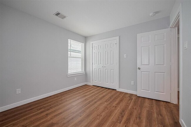 Building Photo - 6611 Bacher St