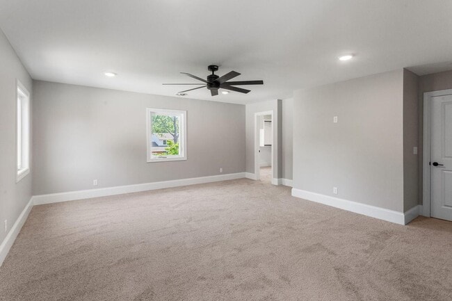 Building Photo - Four bedroom executive rental available no...