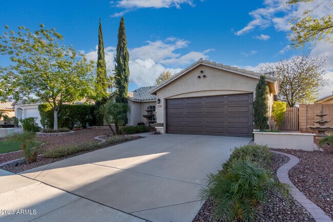Building Photo - 10853 W Manzanita Dr