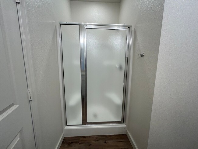Building Photo - Luxury Townhome in Abbey Glen Community!