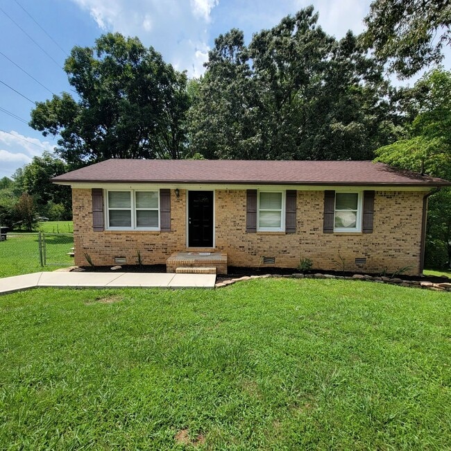 Building Photo - 2128 Wildwood Rd