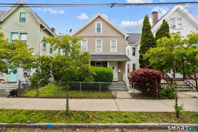 Building Photo - 651 Iranistan Ave