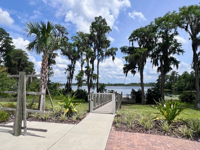 Building Photo - Spacious 5 Bedroom, 3 Bathroom in Gated Se...