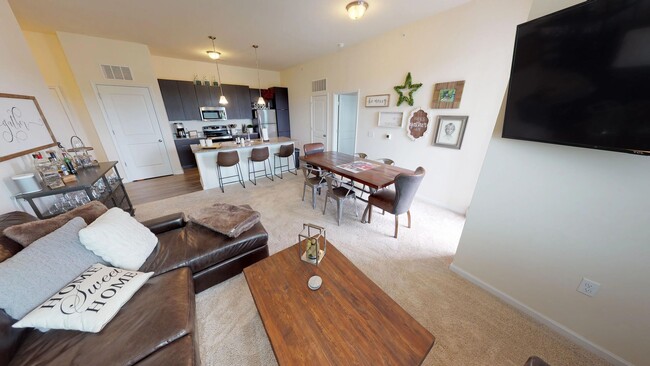 Building Photo - B2 | 2 Bed 2 Bath | 1239 sf