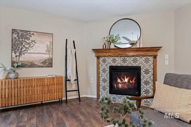 Building Photo - 4712 S Glenmere Way
