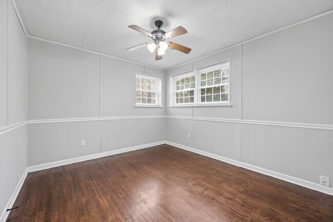 Building Photo - 4620 Golf Park Dr