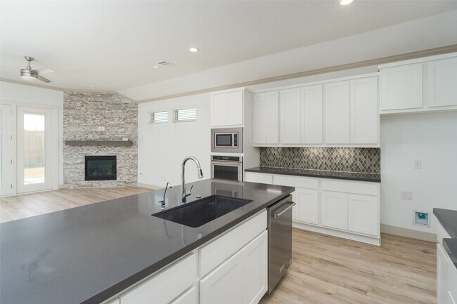 Building Photo - 2572 Ravenna Ct