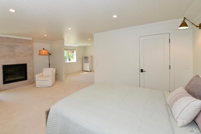 Building Photo - 800 Zinfandel Ln