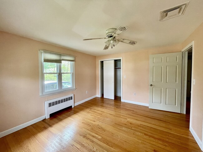 Building Photo - 25 Lindy Ln