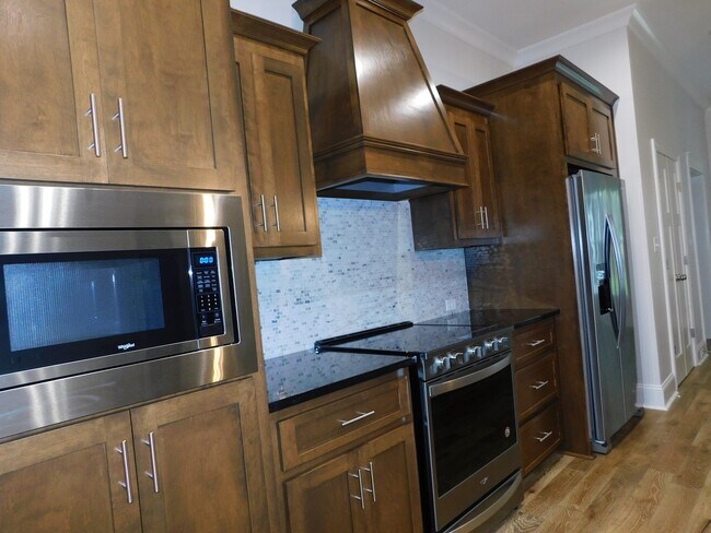 Building Photo - Grove Point Beauty