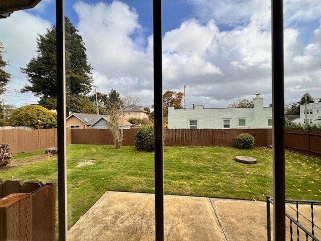 Building Photo - 1416