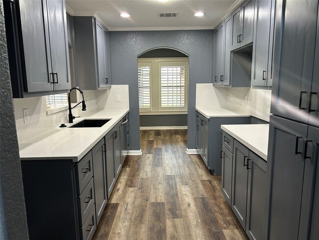 Building Photo - 2310 Townhall Ln