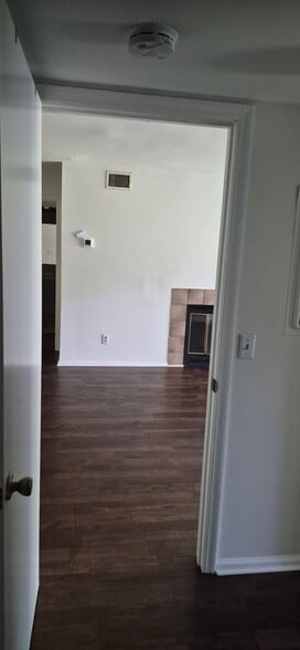 Building Photo - 57 Forest Cv