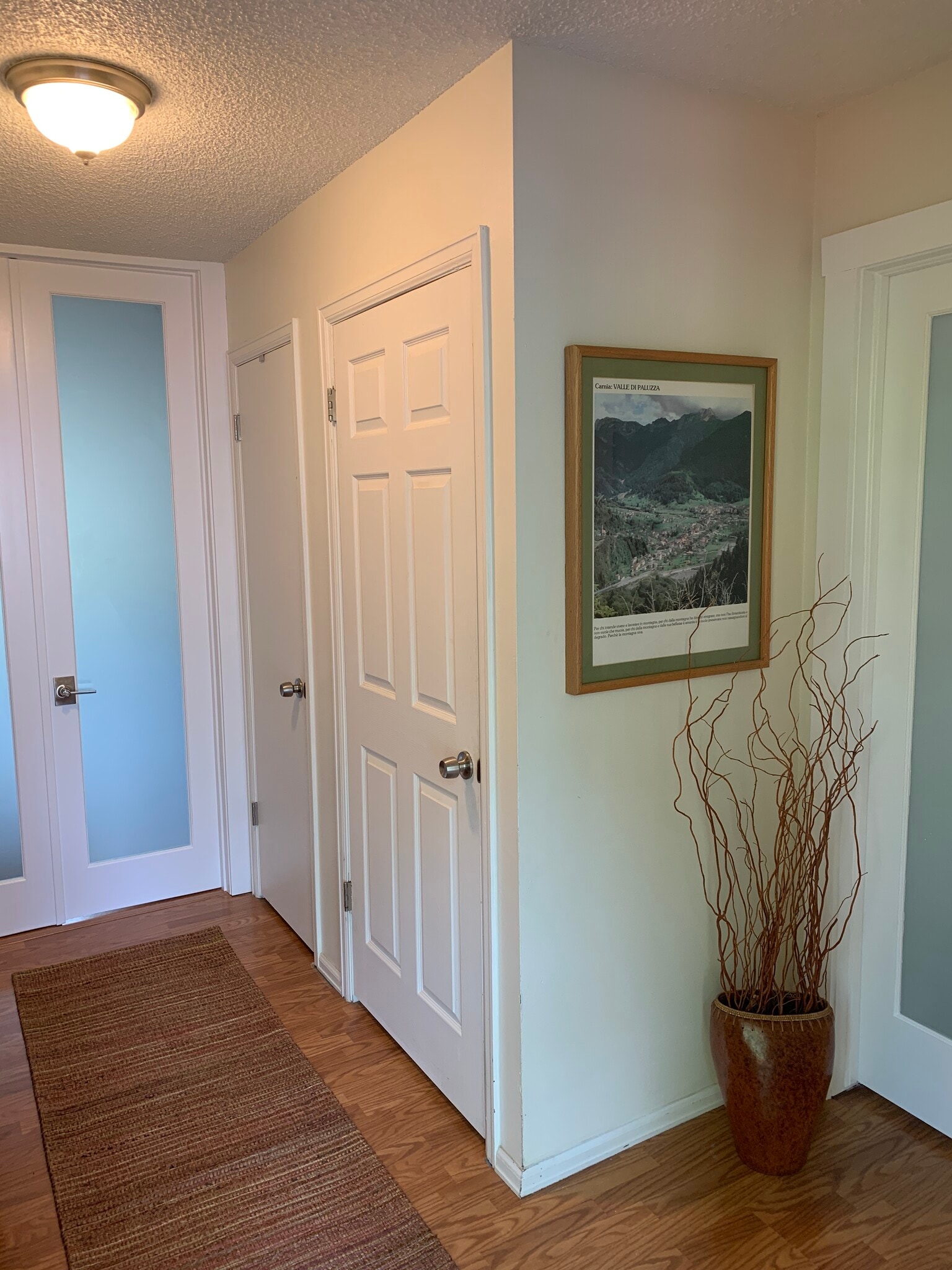 Direct access to basement apt from mad room - 6915 Yates St