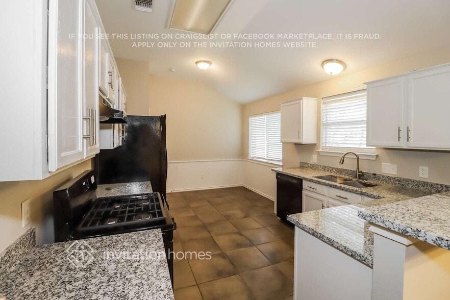 Building Photo - 2604 Hill Street Cove