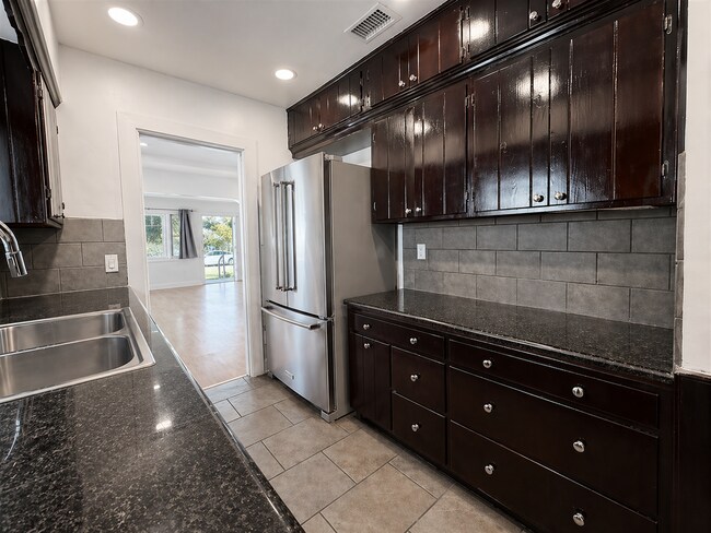 Building Photo - Charming 3-Bedroom Home for Lease in College West, San Diego