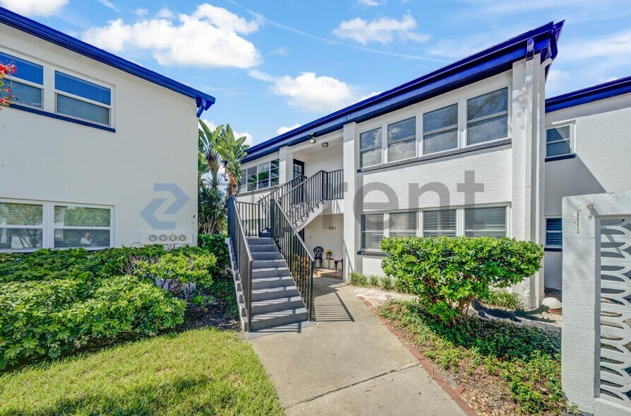 Building Photo - Unit 4
