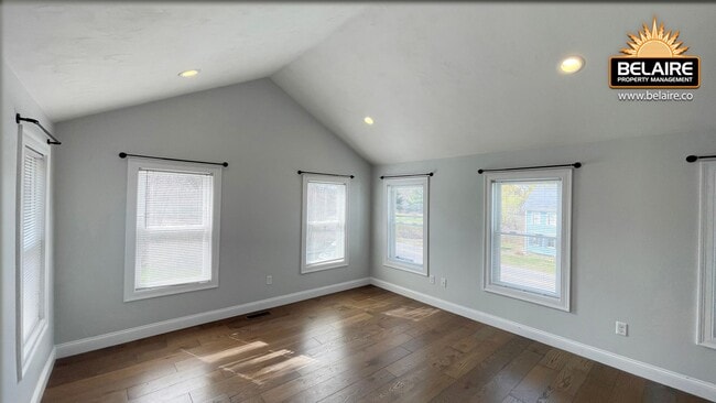 Building Photo - Cozy Country Living