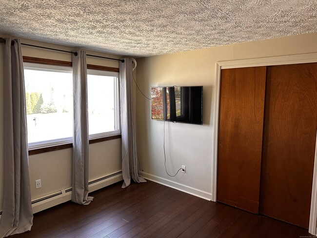 Building Photo - 37 Woodmont Dr