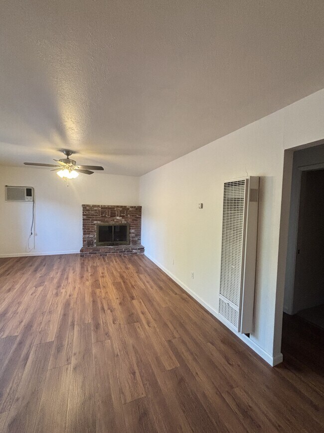 Building Photo - 297 Cornwall Ave